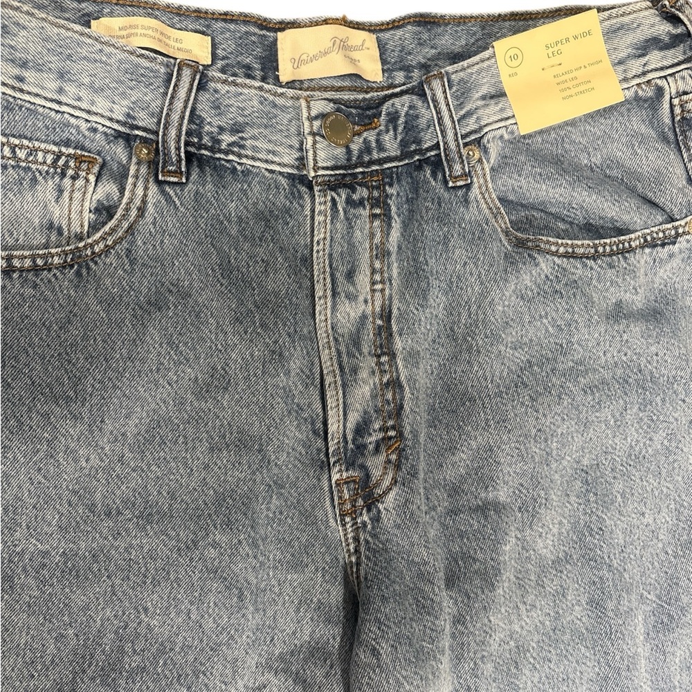 Universal Thread Men's Light Blue Relaxed Jeans